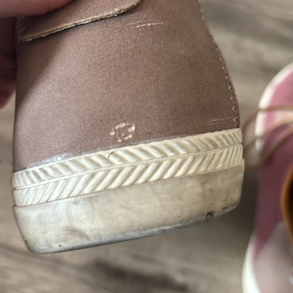 Like new Bixby Nomad lace up shoes size 10